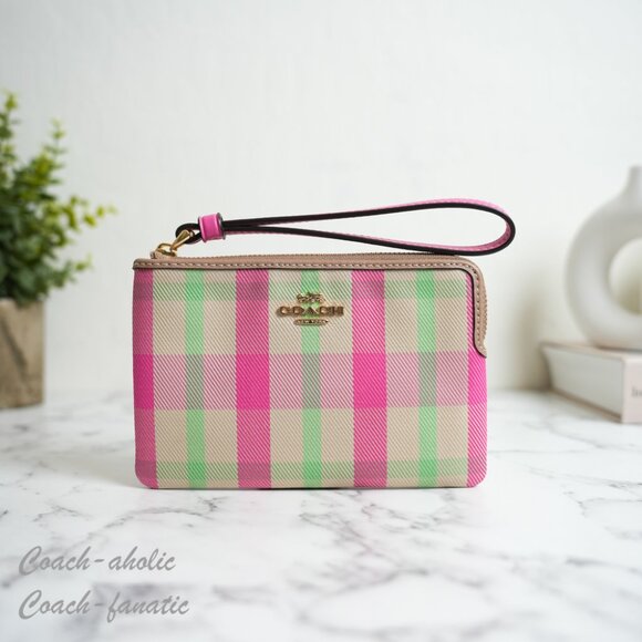 NWT Coach CZ450 Corner Zip Wristlet In Signature Canvas With Cherry Print - Picture 1 of 8